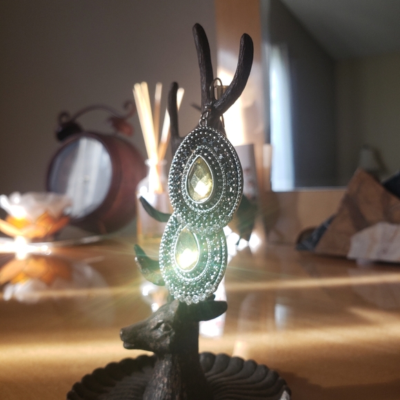 silver metallic dangle earings - Picture 2 of 2